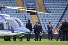 Video: U stadionu v Leicesteru se zřítil vrtulník. Majitel klubu byl zřejmě na palubě
