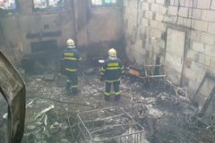 Při požáru v Blatné ráno uhořeli dva brigádníci