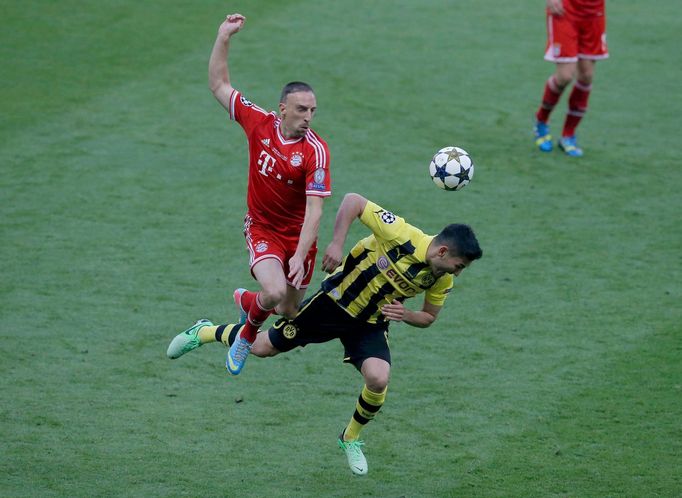 Fotbal, Liga mistrů, Bayern - Dortmund: Franck Ribéry - lkay Gündogan