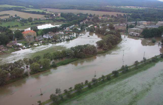 Foto: Povodně v roce 2002/ Povodí Labe