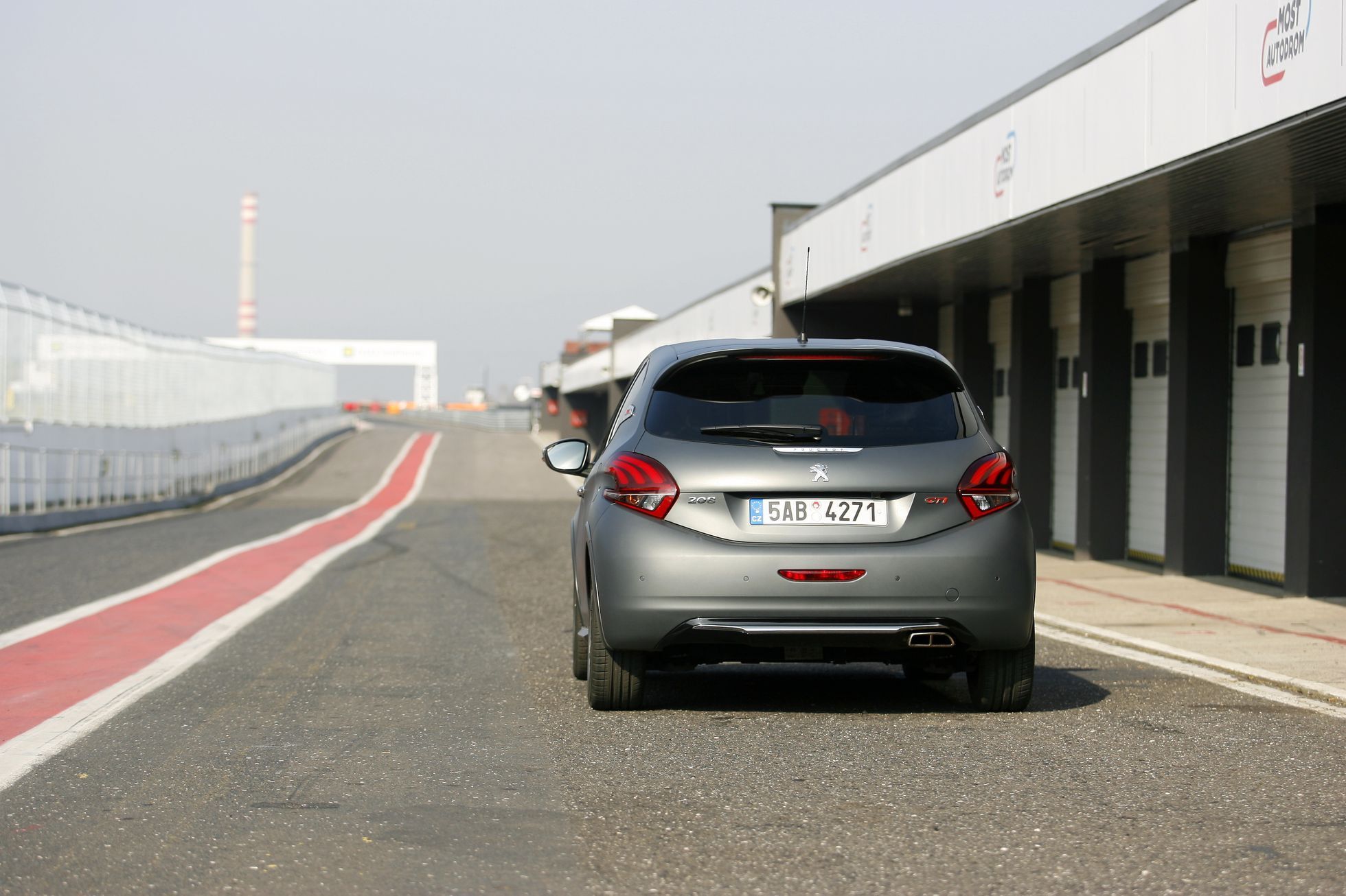 Peugeot 208 GTI - 11 záď