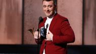 V nejdůležitějších kategoriích si Grammy totiž odnesl britský objev loňského roku Sam Smith.