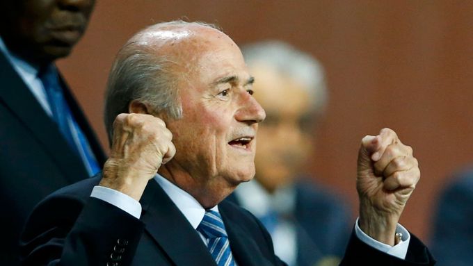 Sepp Blatter má jednoduše hroší kůži.