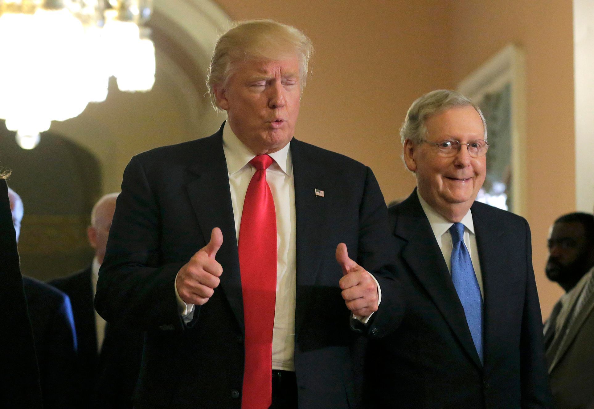 Donald Trump a Mitch McConnell