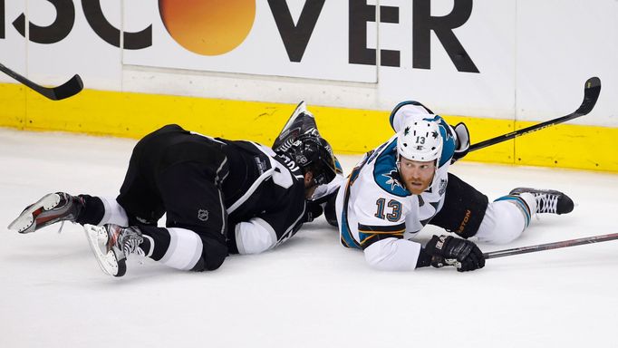 Raffi Torres takto sestřelil Jarreta Stolla