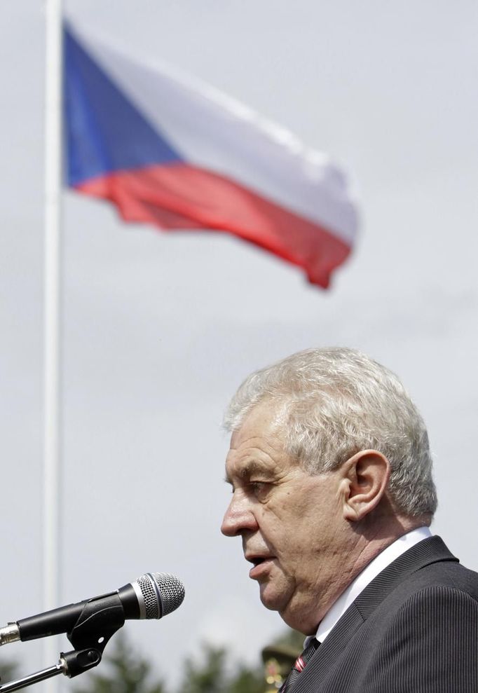 Miloš Zeman během pietních aktu v Lidicích