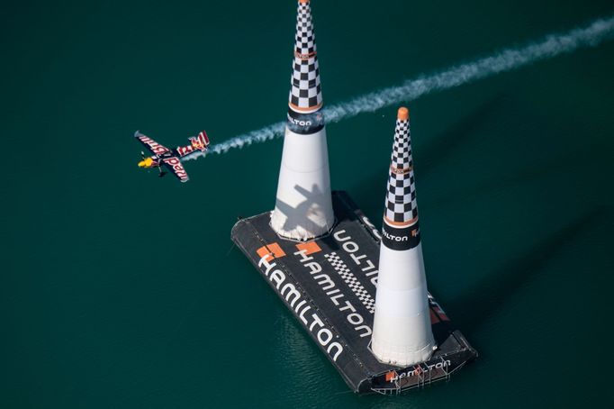 Martin Šonka v závodě Red Bull Air Race v Abú Zábí 2019