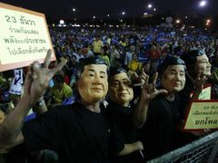 Přestože byl odsouzen za zneužívání moci, má Thaksin mezi Thajci stále mnoho příznivců