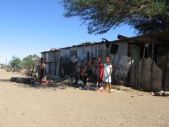 Slumy v Namibii. Česko zde přispívá na stavbu obuvnické továrny