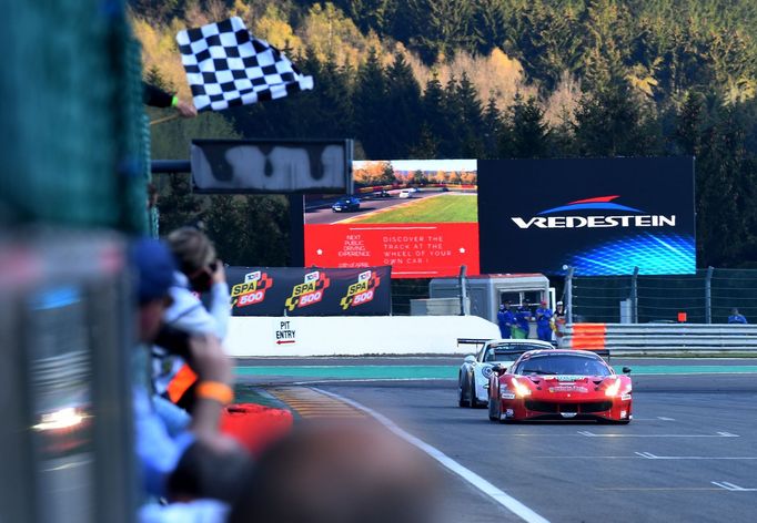 Ferrari týmu Scuderia Praha při dvanáctihodinovce ve Spa-Francorchamps