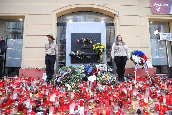 Členové Junáků si připomínají v Praze výročí sametové revoluce. 17. 11. 2019.