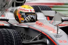 Hamilton si oddechl. Massa chybu McLarenu nevyužil