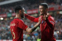 Portugalci i Angličané v generálkách na fotbalové mistrovství světa vyhráli
