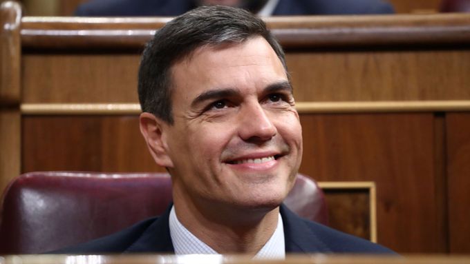Nový španělský premiér, lídr socialistů, Pedro Sánchez.