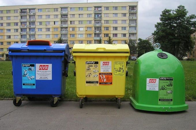 Kontejnery na tříděný odpad. Ilustrační foto
