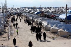 Z kurdských táborů už prchly stovky žen a dětí islamistů. Francie se děsí navrátilců