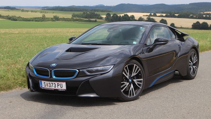 BMW i8 je nepochybně nejzajímavějším modelem v současné nabídce mnichovské automobilky.