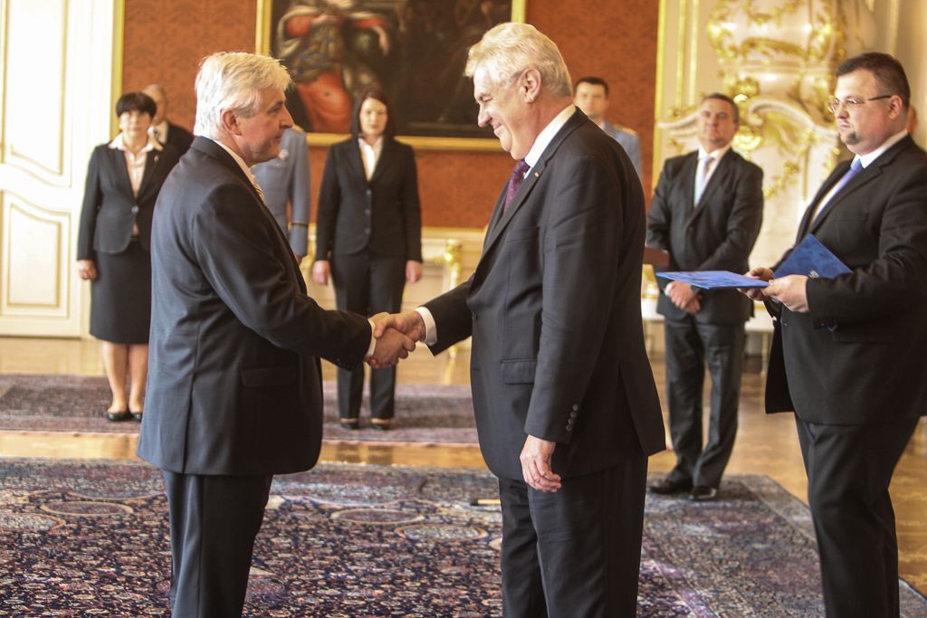 Prezident Miloš Zeman jmenoval premiérem Jiřího Rusnoka