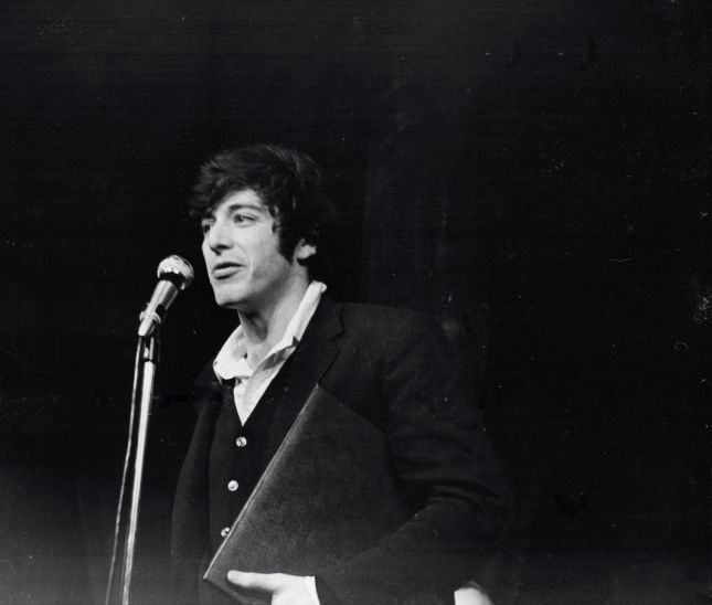 Moje jediná cena Obie za výkon ve hře Ind chce Bronx. Netvářím se tak vděčně, jak bych měl. | Foto: Z knihy Sonny Boy