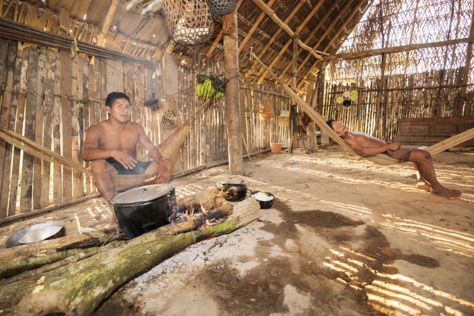 Domorodec z kmene Huaorani, který žije v amazonském pralese.