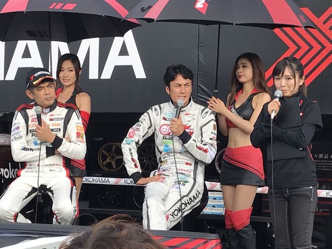 Závodní královny  z japonského šampionátu sportovních vozů Super GT.