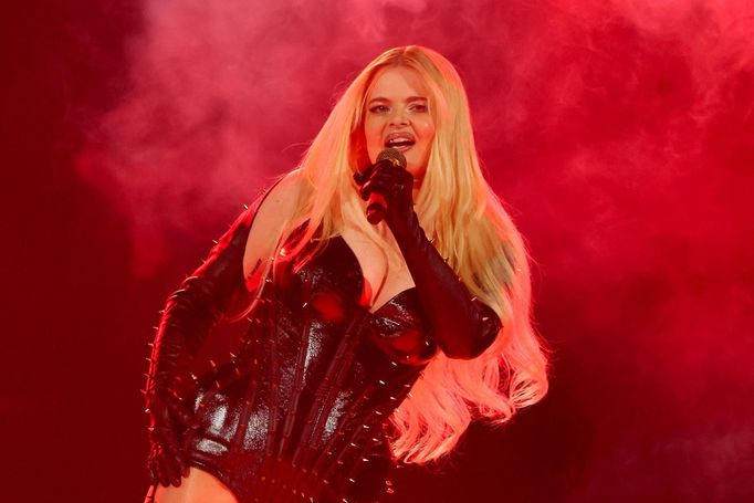 Zástupkyně Finska Erika Vikmar ve své písni oslavovala ženskou sexualitu. Pěvecká soutěž Eurovize 2025.