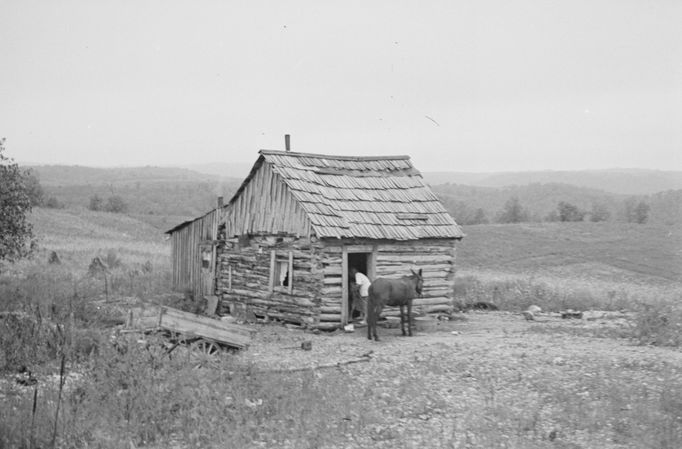 Chaloupka na plantáži v Arkansasu, 1935.