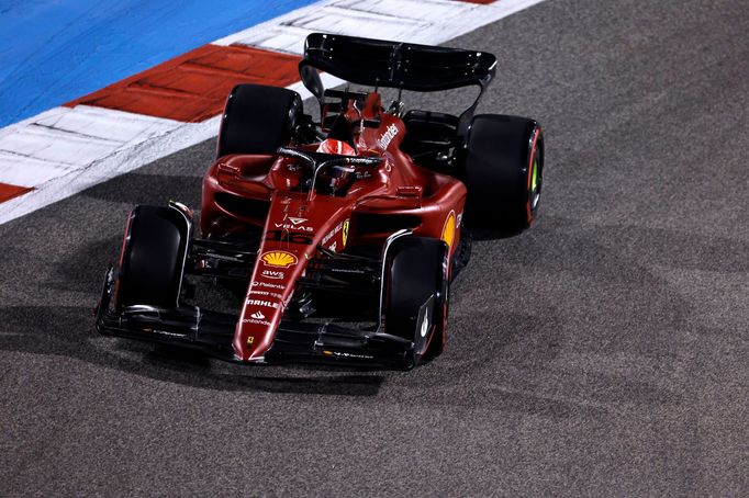 Charles Leclerc ve Ferrari během VC Bahrajnu F1 2022