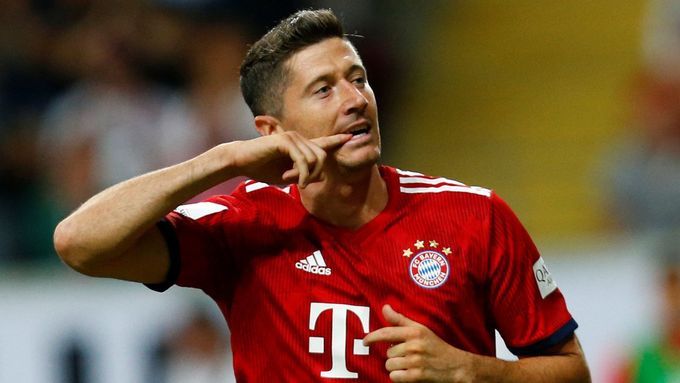Útočník Bayernu Robert Lewandowski slaví gól v německém Superpoháru
