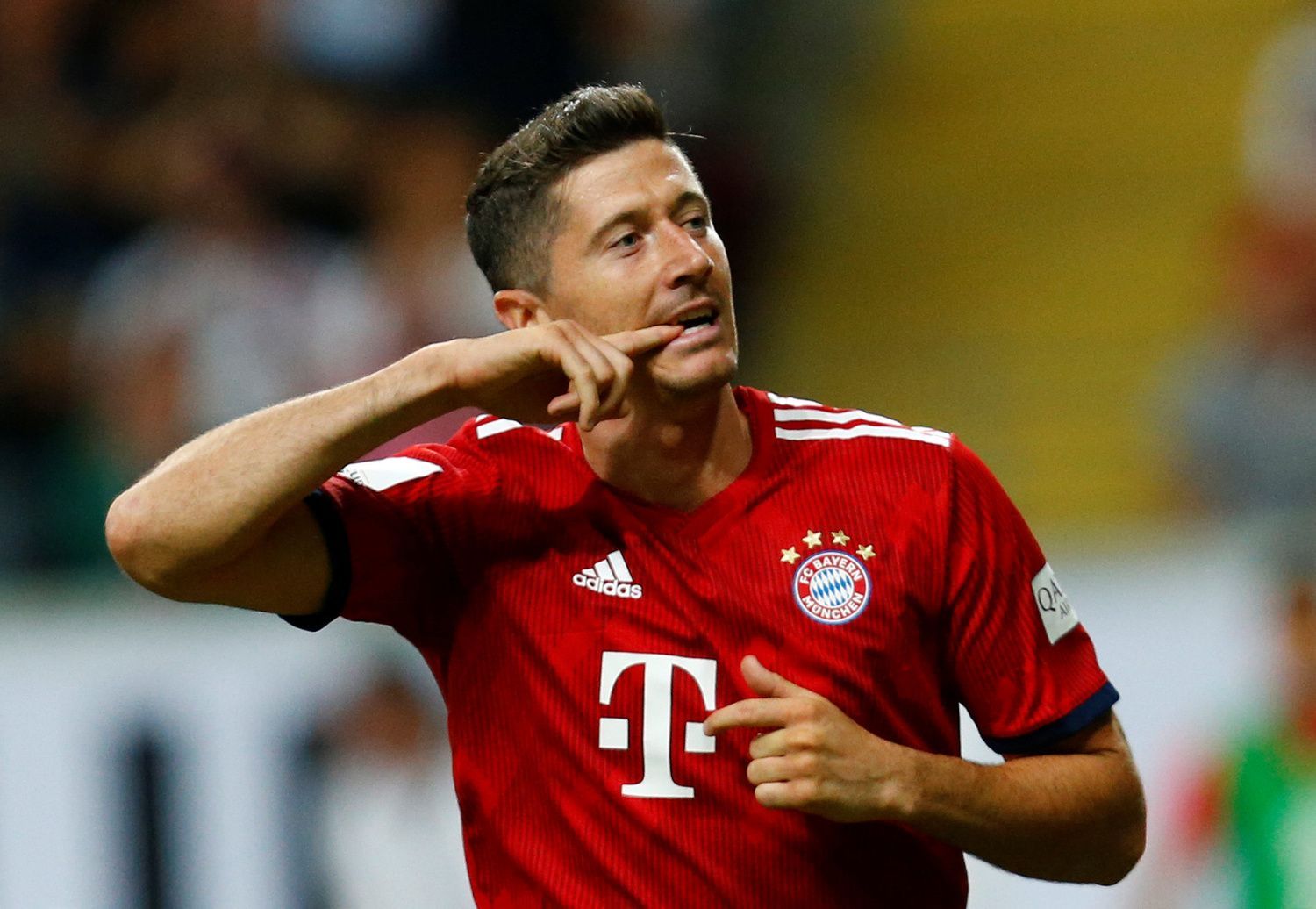 Útočník Bayernu Robert Lewandowski slaví gól v německém Superpoháru