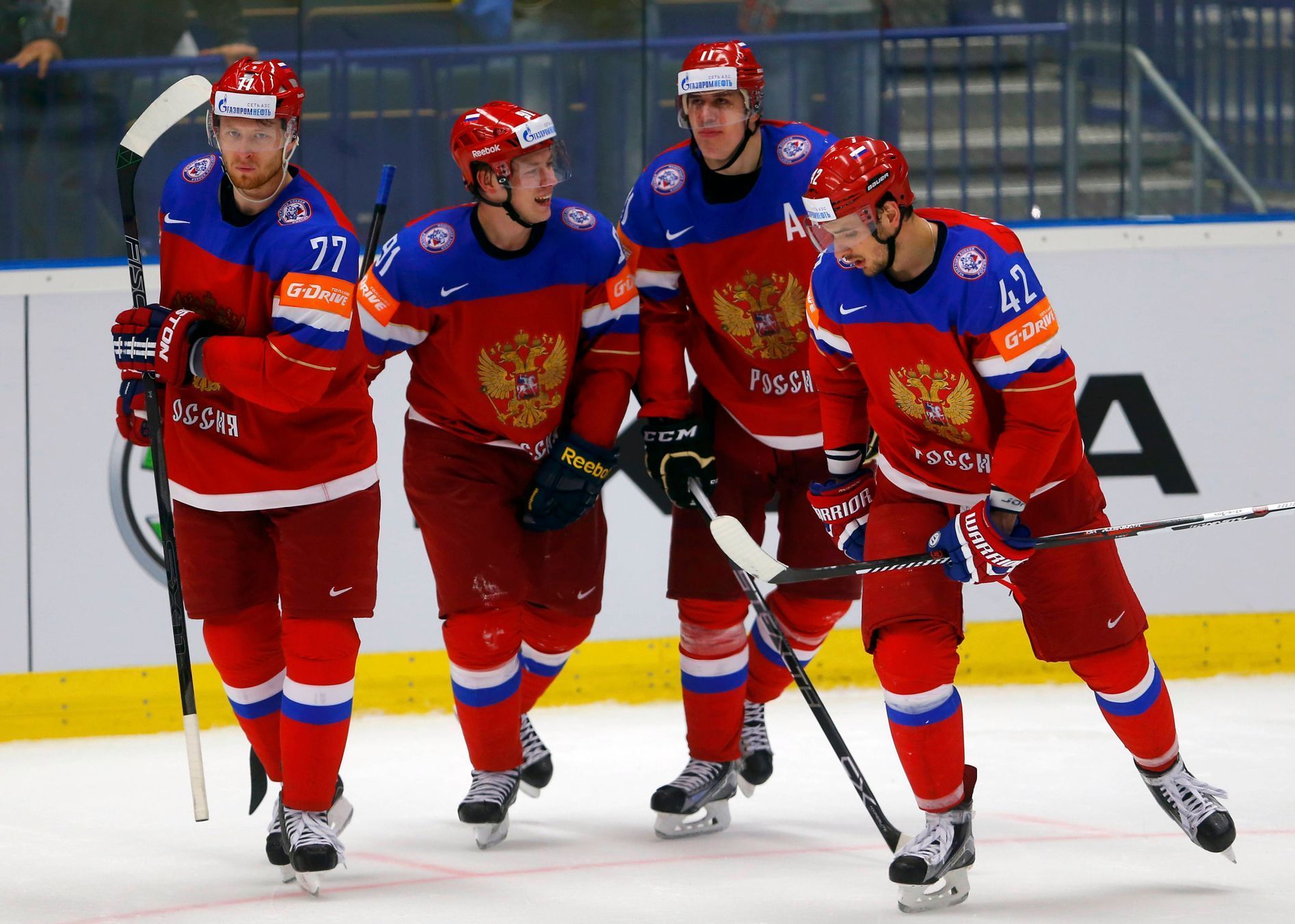 MS 2015, Švédsko - Rusko: Anton Bělov, Vladimir Tarasenko, Jevgenij Malkin a Arťom Anisimov slaví gól