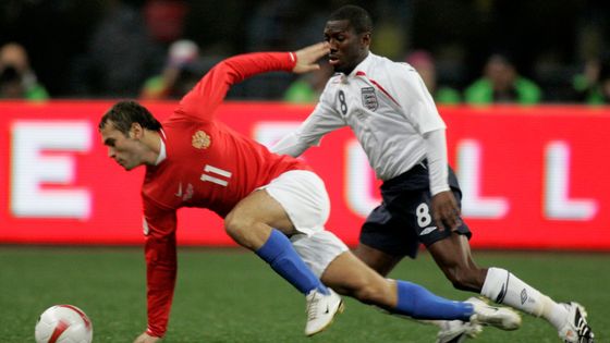 Anglie prohrála v Rusku. Francie se přiblížila postupu