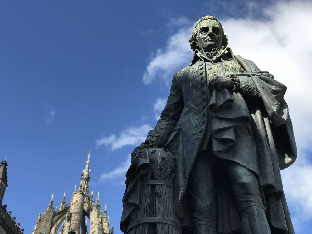 Adam Smith socha v Edinburghu