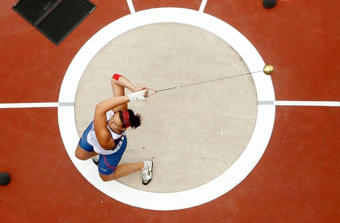 Česká kladivářka Kateřina Šafránková se rozmachuje v kvalifikaci na OH 2012 v Londýně.