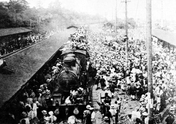 Ti, kdo přežili první dny, museli v následujících měsících čelit hladu, nedostatku vody a strachu z dalších otřesů. 