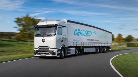 Elektrický Mercedes-Benz eActros 600 má futuristický vzhled podřízený aerodynamice.