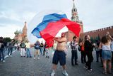 V Rusku vytrysklo pravé fotbalové šílenství. Domácí vyřadili favorizované Španělsko.