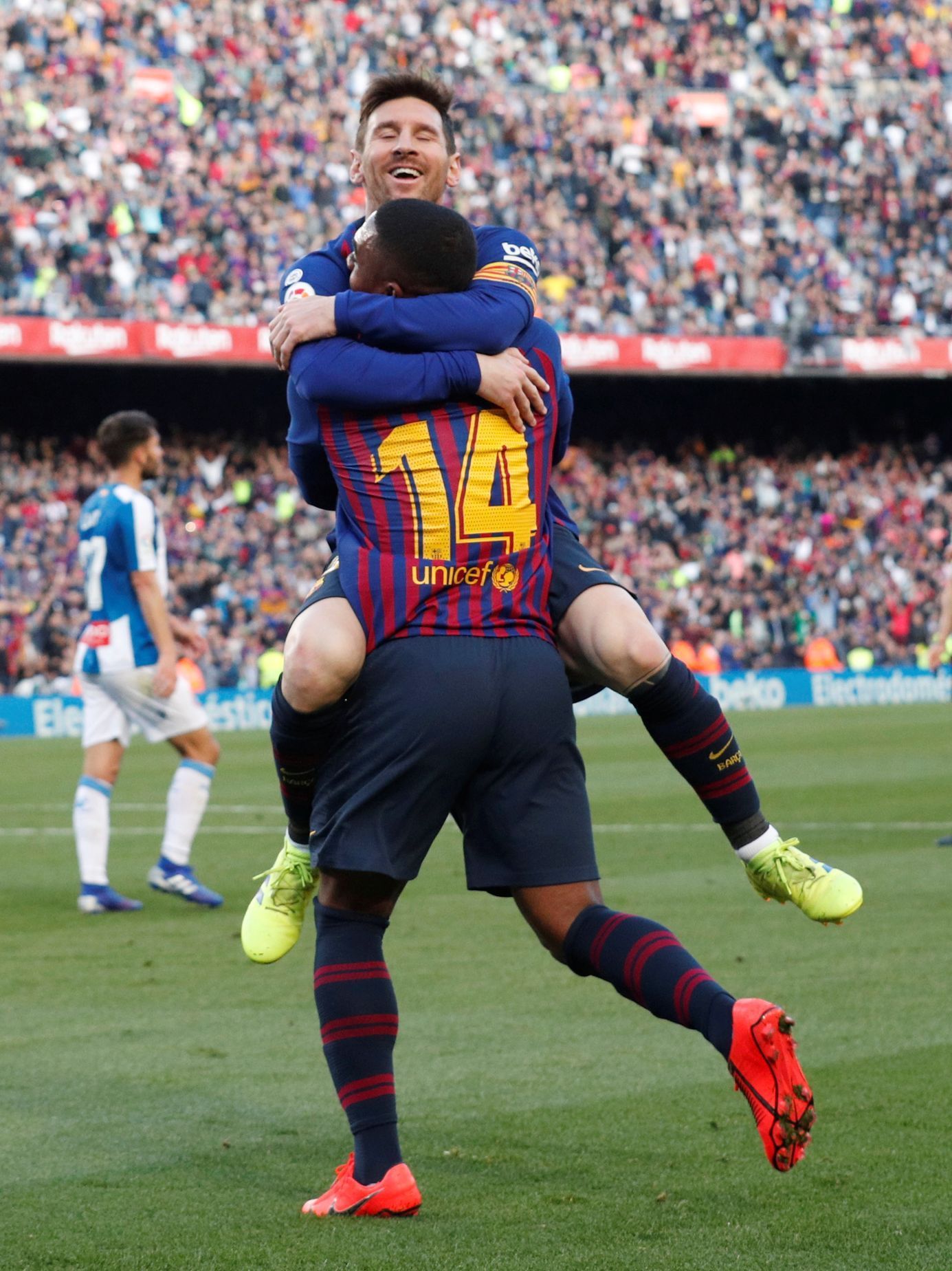 Messi a Malcom slaví branku Barcelony