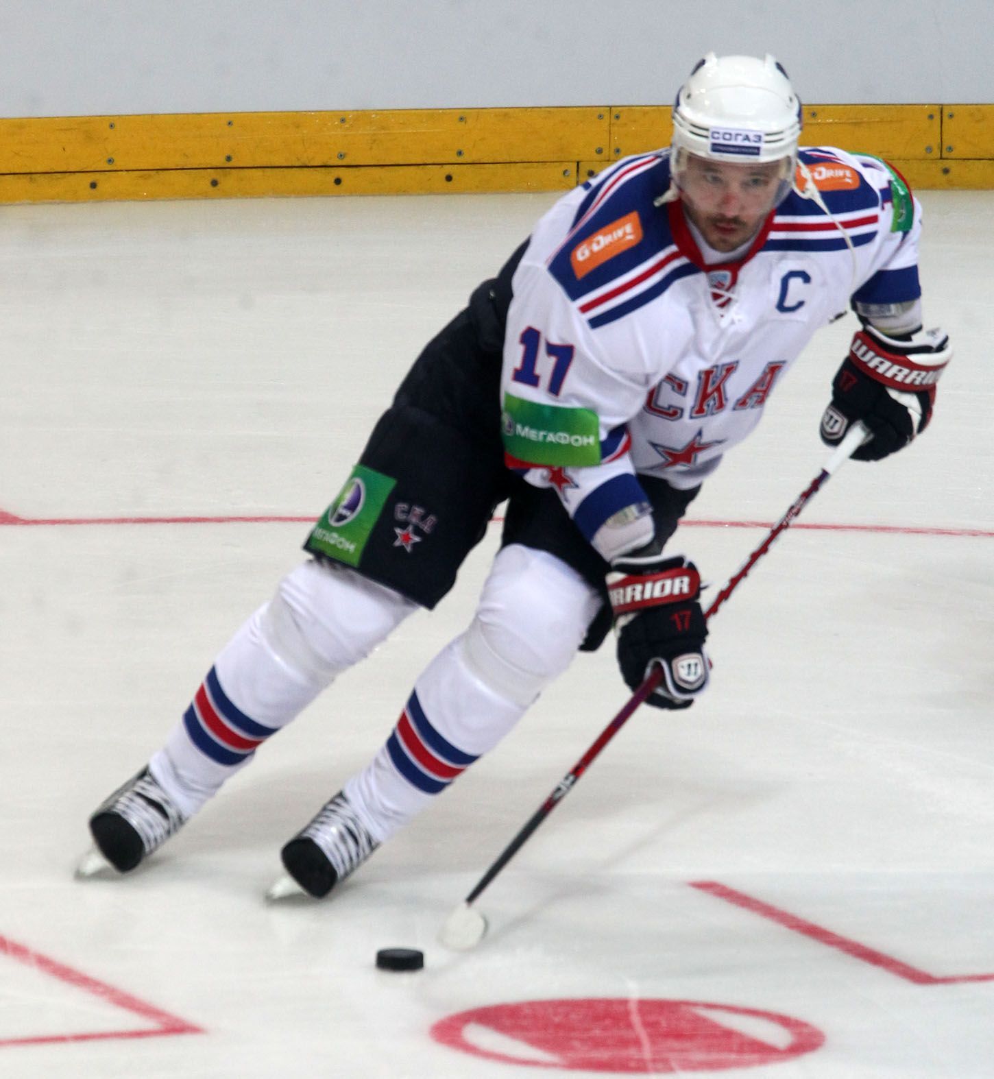 Hokejista SKA Petrohrad Ilja Kovalčuk v utkání KHL proti Lvu Praha.