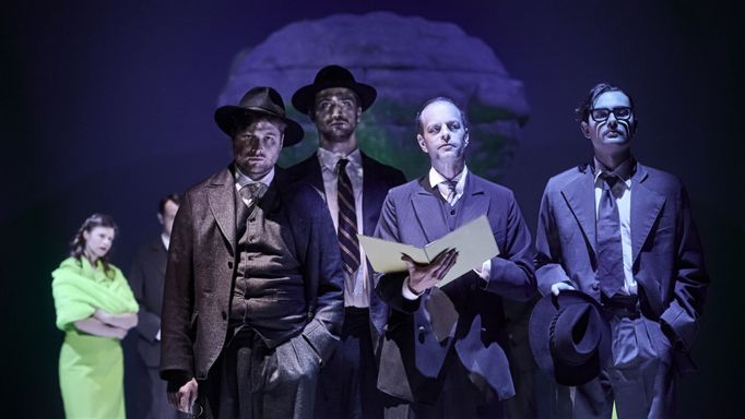 Z inscenace Projekt Manhattan v Divadle pod Palmovkou.