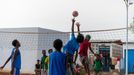 Volejbalový zápas ve středisku pro migraci v Obocku.