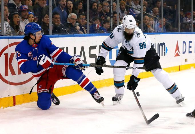 NHL, New York Rangers - San Jose: Filip Chytil (72) - Brent Burns (88)