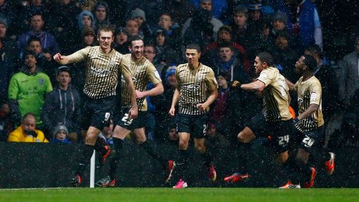 Radost fotbalistů Bradford City v utkání ligového poháru proti Aston Ville.