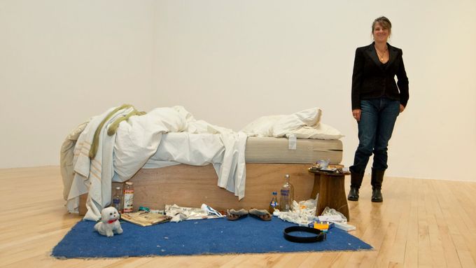 Své dílo z roku 1999 nazvané Má postel označila Tracey Eminová za „portrét mladé ženy“. Zdokumentovala jím období, kdy procházela těžkým rozchodem.