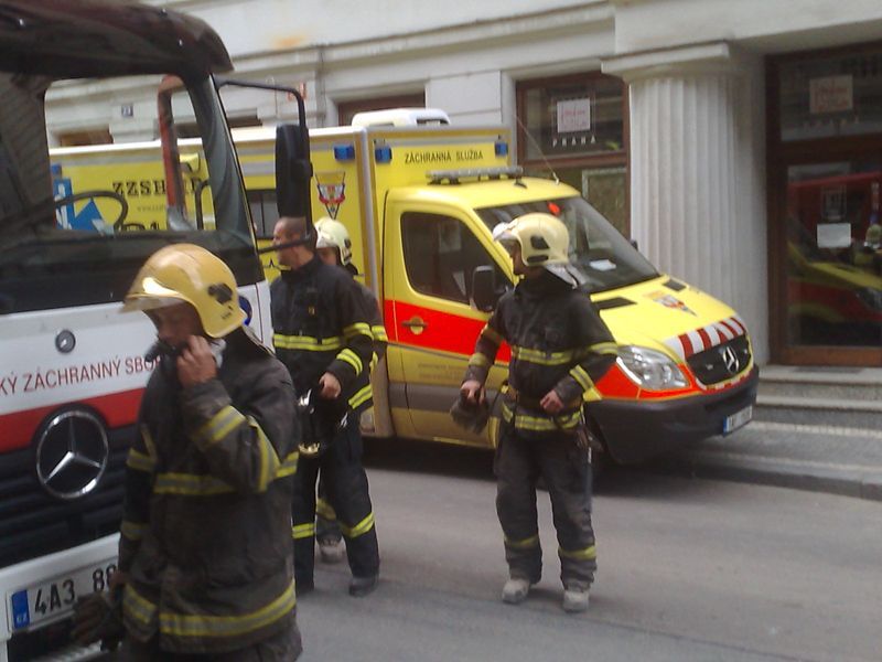 Částečně zřícený dům v pražské Soukenické ulici