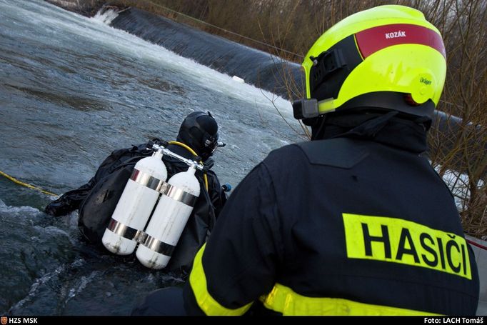 Akce záchranářů, policistů a hasičů, kteří pátrali po mladíkovi.