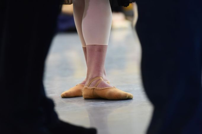 Část souboru Kyjevského městského baletu při zkoušce v baletním sále Moravského divadla Olomouc.