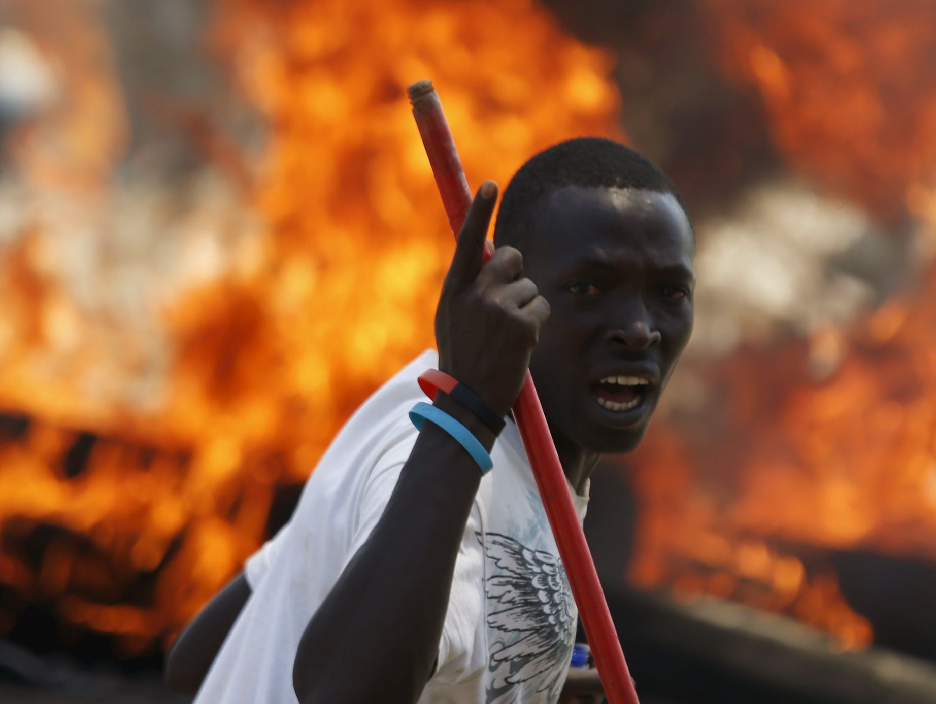 Protesty proti prezidentu Nkurunzizovi v Burundi.