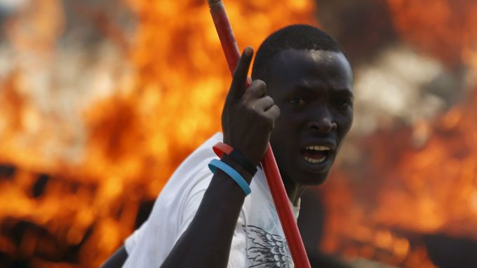 Protesty proti prezidentovi Burundi.