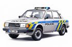 Se Škodou řady 742, kterou si řada lidí ztotožní především s modelem 120, se opět vracíme mezi auta, která policie skutečně používala. Typicky ovšem ve žluto-bílém lakování Veřejné bezpečnosti.